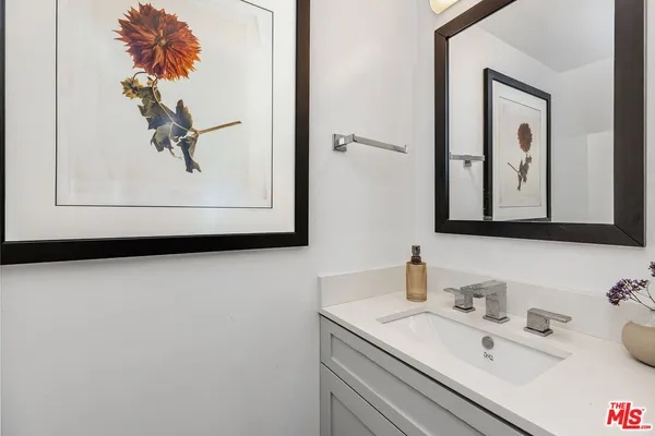 $4,575 | 2147 North Beachwood Drive, Unit 6, Los Angeles, CA 90068