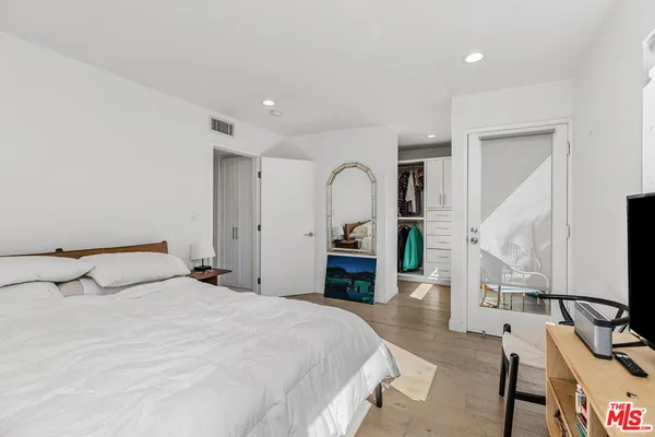 $4,575 | 2147 North Beachwood Drive, Unit 6, Los Angeles, CA 90068