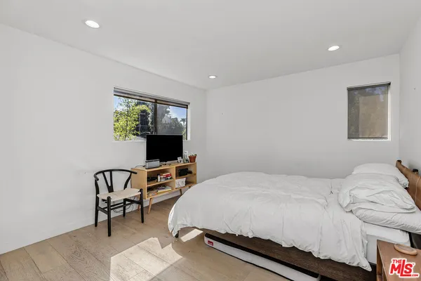 $4,575 | 2147 North Beachwood Drive, Unit 6, Los Angeles, CA 90068
