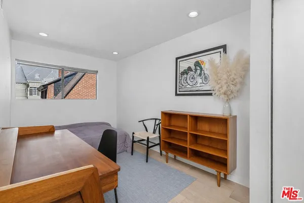 $4,575 | 2147 North Beachwood Drive, Unit 6, Los Angeles, CA 90068