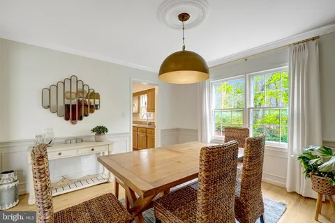 $995,000 | 6040 Redwood Lane, Alexandria, VA 22310