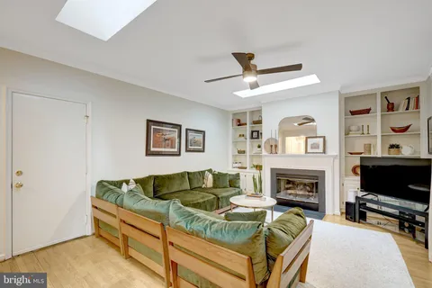 $995,000 | 6040 Redwood Lane, Alexandria, VA 22310