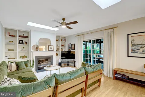 $995,000 | 6040 Redwood Lane, Alexandria, VA 22310