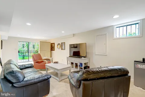 $995,000 | 6040 Redwood Lane, Alexandria, VA 22310