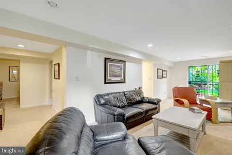 $995,000 | 6040 Redwood Lane, Alexandria, VA 22310