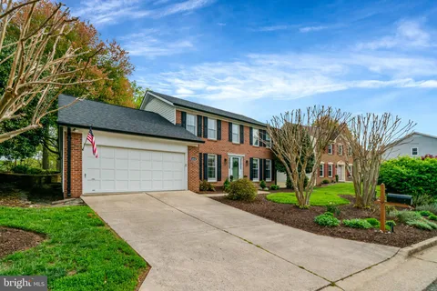 $995,000 | 6040 Redwood Lane, Alexandria, VA 22310