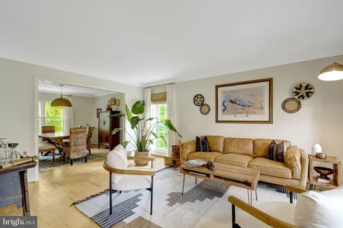 $995,000 | 6040 Redwood Lane, Alexandria, VA 22310