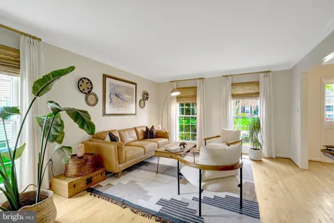 $995,000 | 6040 Redwood Lane, Alexandria, VA 22310