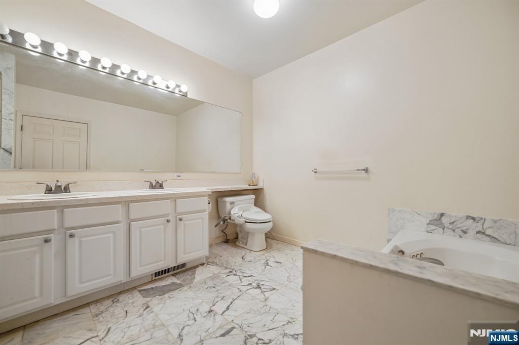 249 The Promenade Edgewater, NJ 07020 - Photo 14 of 29