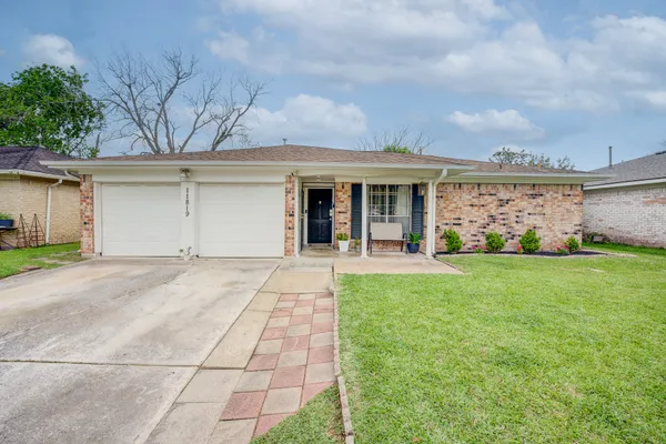 $269,900 | 11819 South Nottingham Circle, Houston, TX 77071