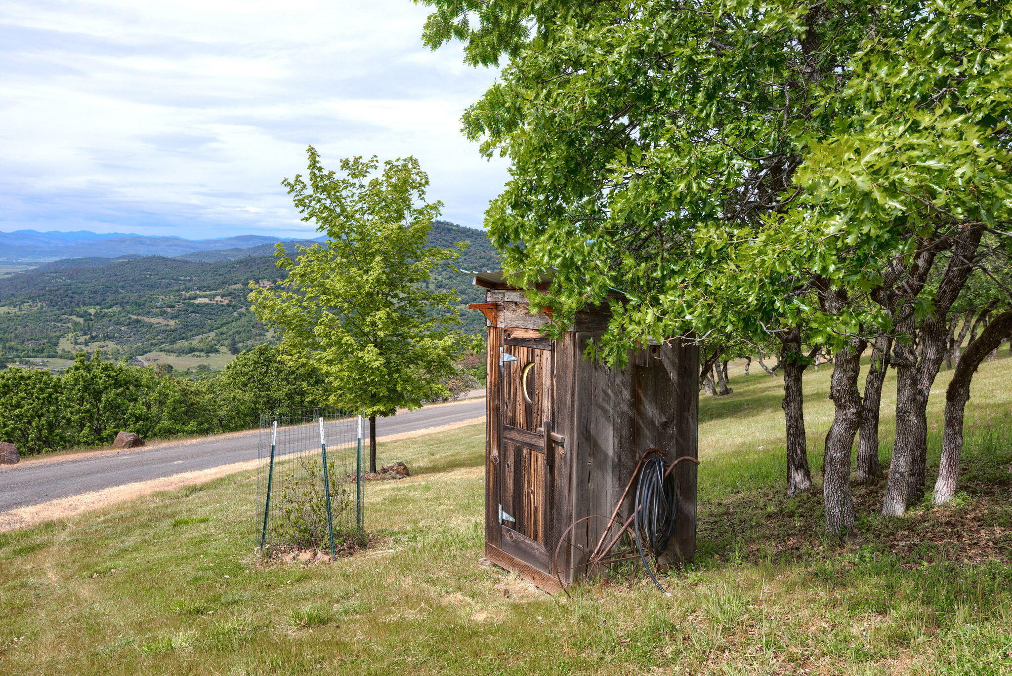 1011 Wren Ridge Drive Eagle Point, OR 97524 - Photo 79 of 89 Mountain Views