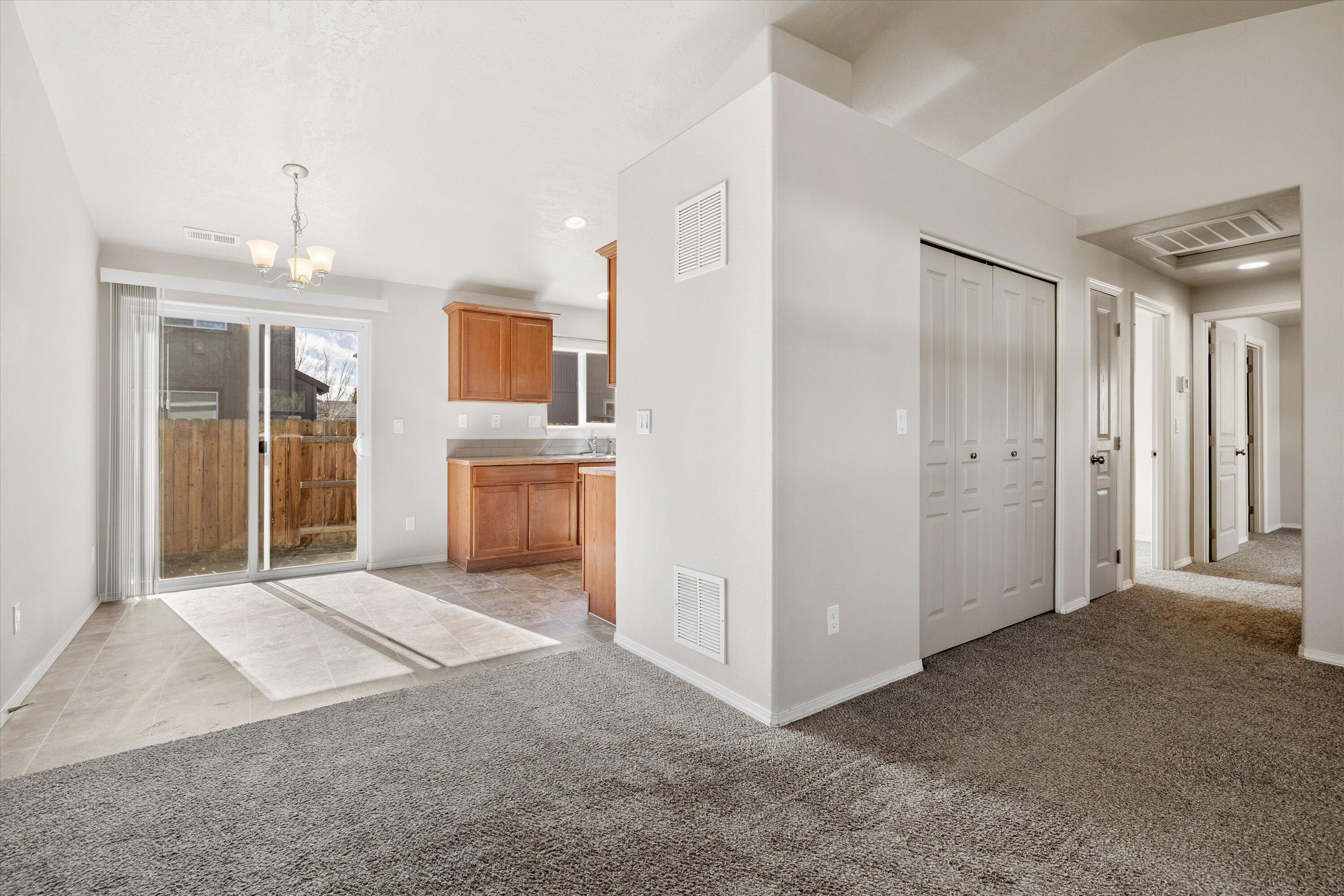 61803 Southeast Rolo Court Bend, OR 97702 - Photo 8 of 23 Dining Area