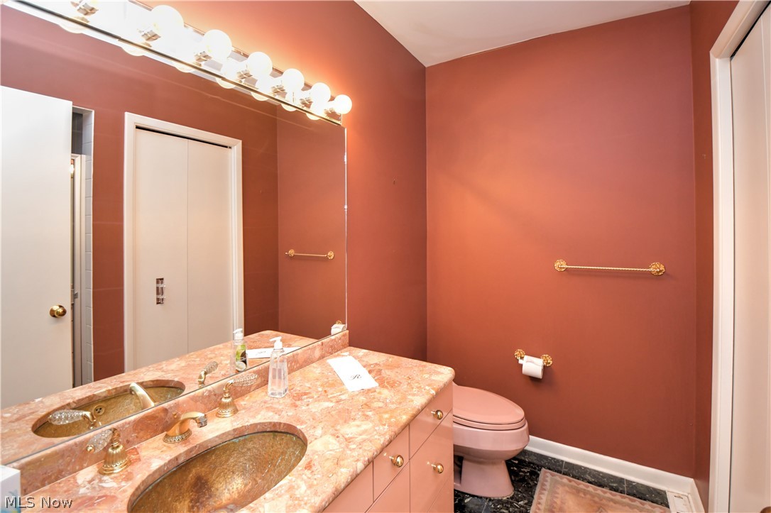 2550 Cedarwood Road Pepper Pike, OH 44124 - Photo 26 of 35 main floor full bath