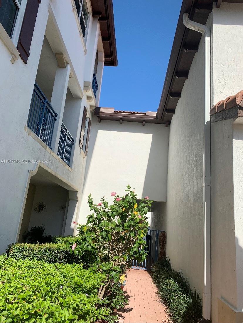 2566 Southwest 119th Way, Unit 3911 Miramar, FL 33025 - Photo 4 of 11 a view of an entryway