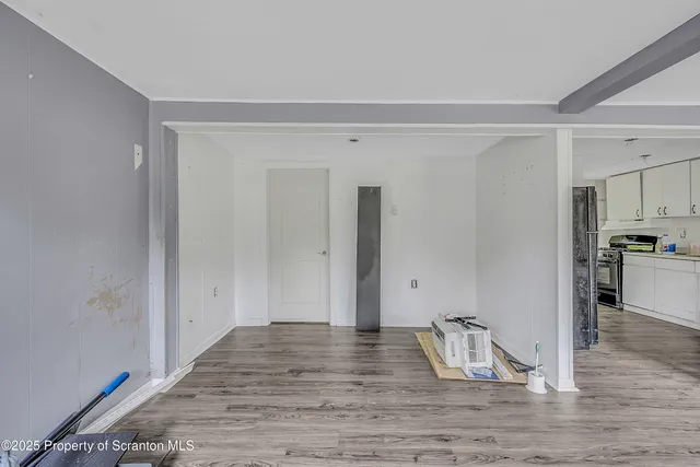 $269,999 | 9 East Shore Lane, Beach Lake, PA 18405