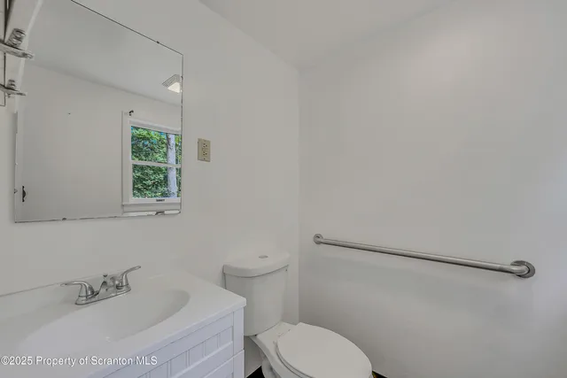 $269,999 | 9 East Shore Lane, Beach Lake, PA 18405