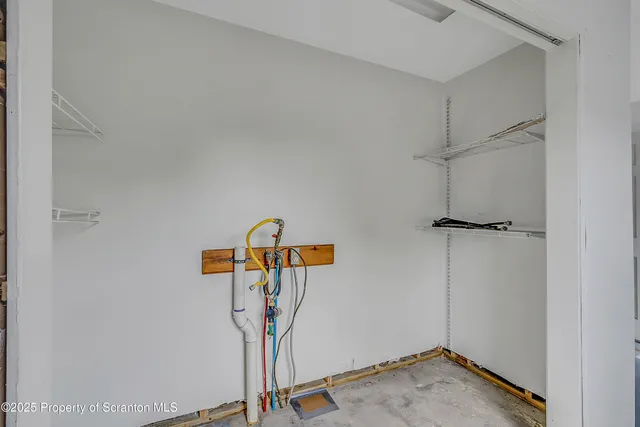 $269,999 | 9 East Shore Lane, Beach Lake, PA 18405