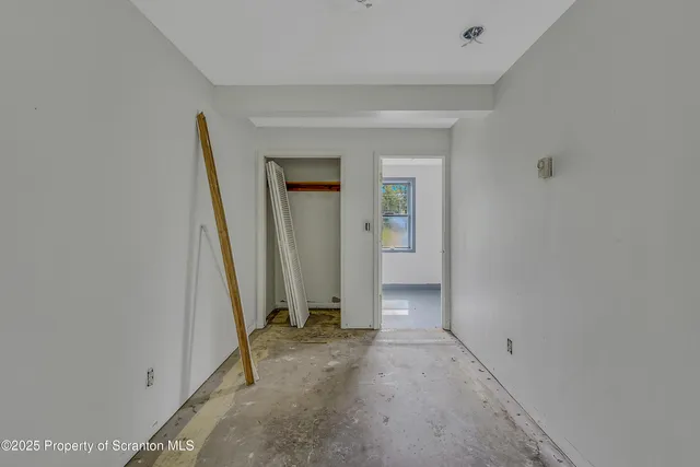 $269,999 | 9 East Shore Lane, Beach Lake, PA 18405