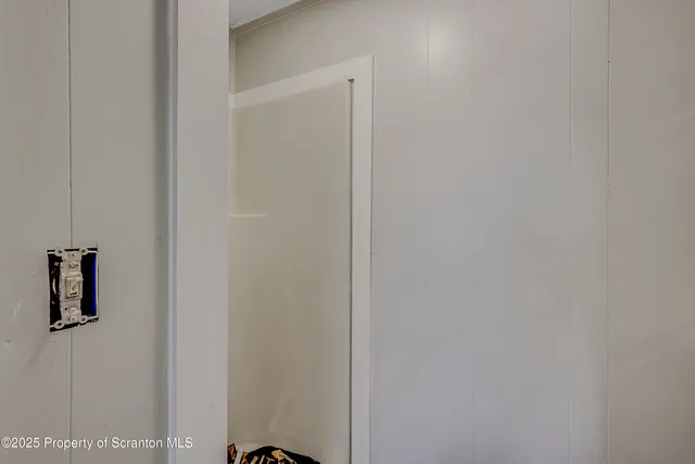 $269,999 | 9 East Shore Lane, Beach Lake, PA 18405