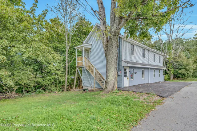 $269,999 | 9 East Shore Lane, Beach Lake, PA 18405