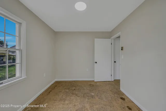 $269,999 | 9 East Shore Lane, Beach Lake, PA 18405