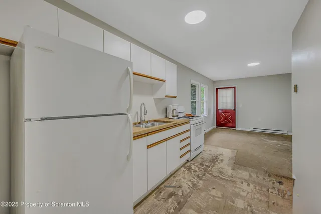 $269,999 | 9 East Shore Lane, Beach Lake, PA 18405