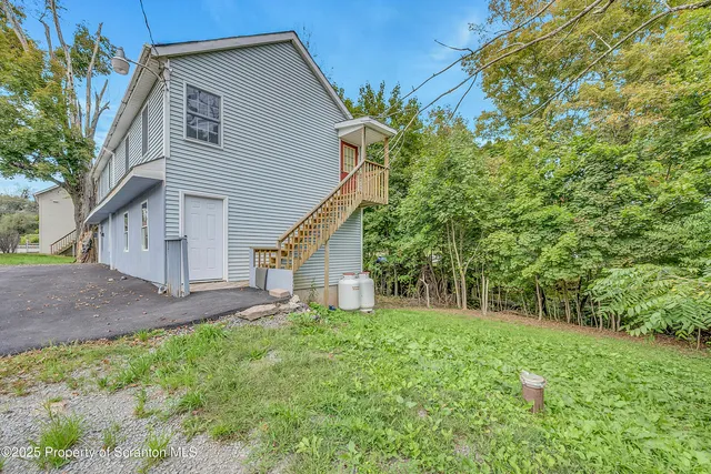 $269,999 | 9 East Shore Lane, Beach Lake, PA 18405