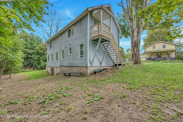 $269,999 | 9 East Shore Lane, Beach Lake, PA 18405