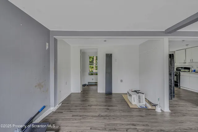 $269,999 | 9 East Shore Lane, Beach Lake, PA 18405