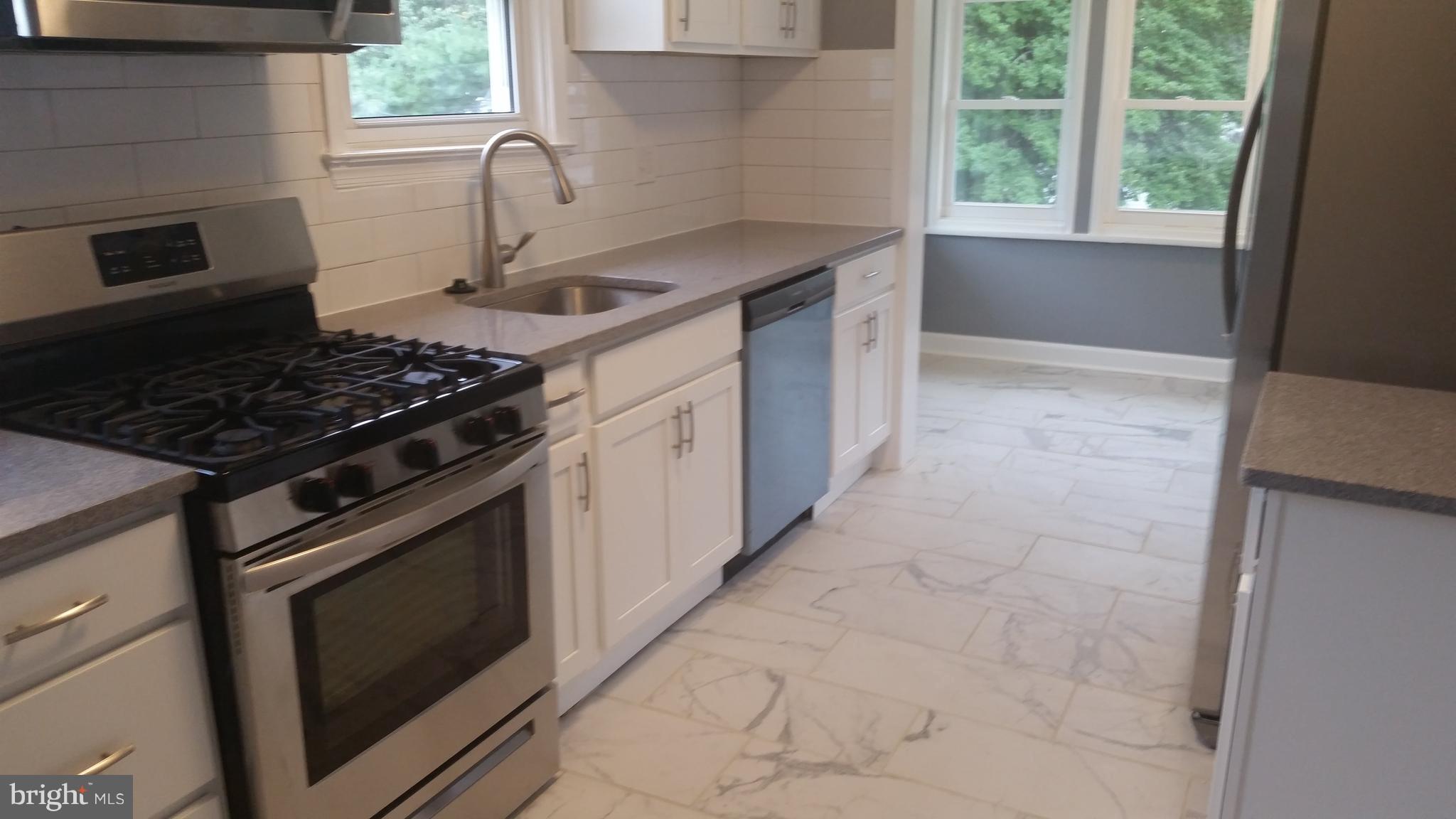 625 North Stuart Street Baltimore, MD 21221 - Photo 4 of 27 Kitchen