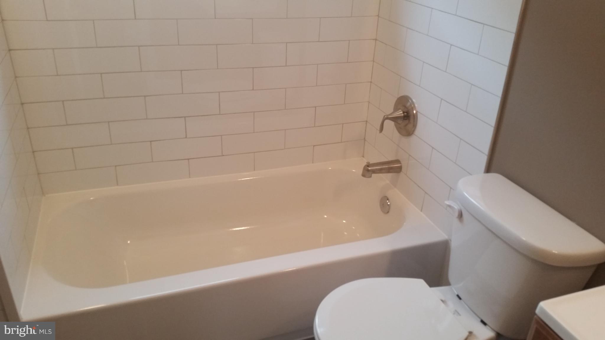 625 North Stuart Street Baltimore, MD 21221 - Photo 9 of 27 Bath