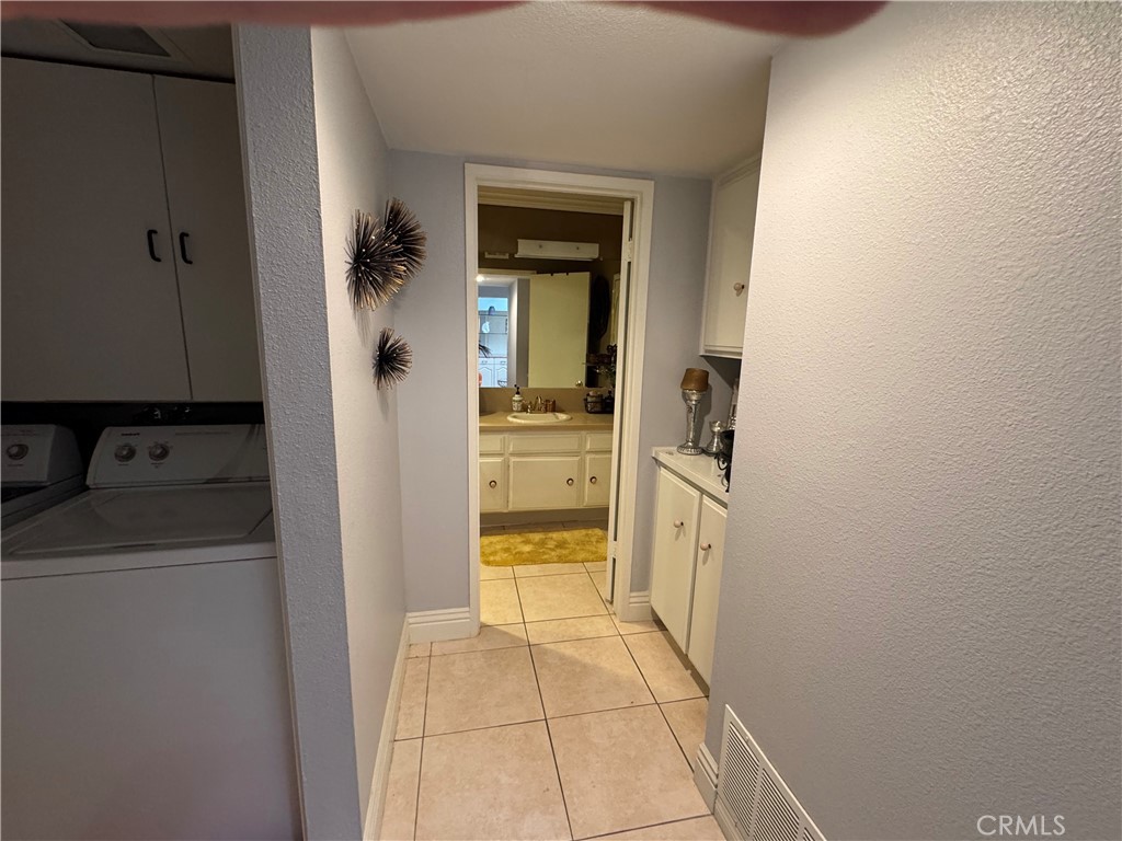 72399 Ridgecrest Lane Palm Desert, CA 92260 - Photo 8 of 11 a bathroom with a sink and a mirror