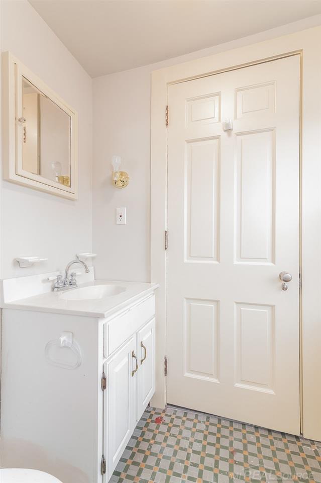 621 South Oxford Road Grosse Pointe, MI 48236 - Photo 40 of 57 50016800-39.JPG
