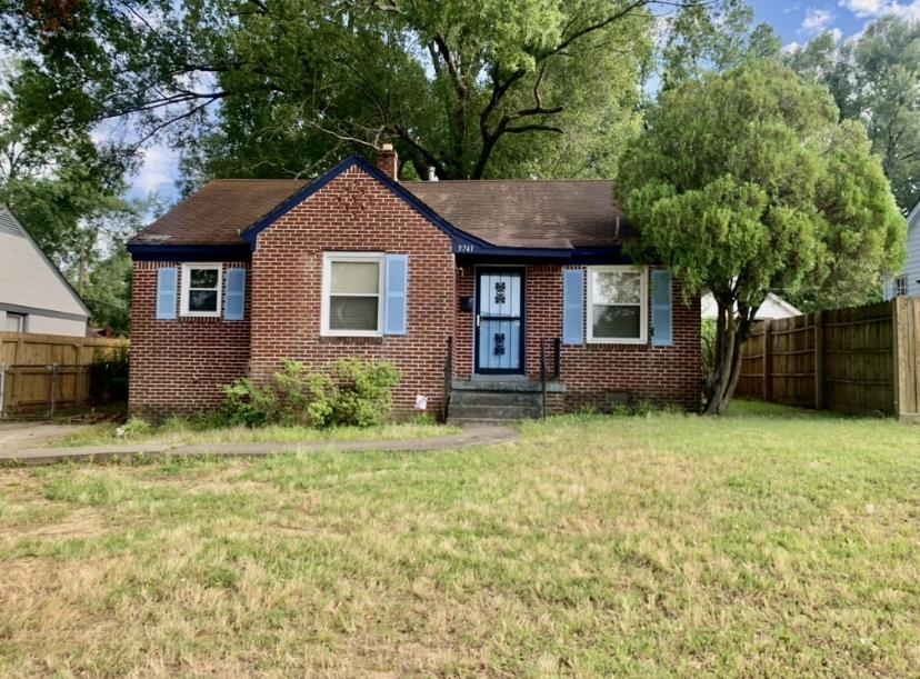 3741 Rhodes Avenue Memphis, TN 38111 - Photo 1 of 5 View of front facade with a front yard