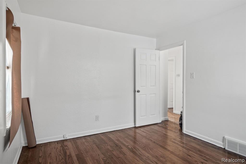 19357 Kelly Road Harper Woods, MI 48225 - Photo 10 of 22