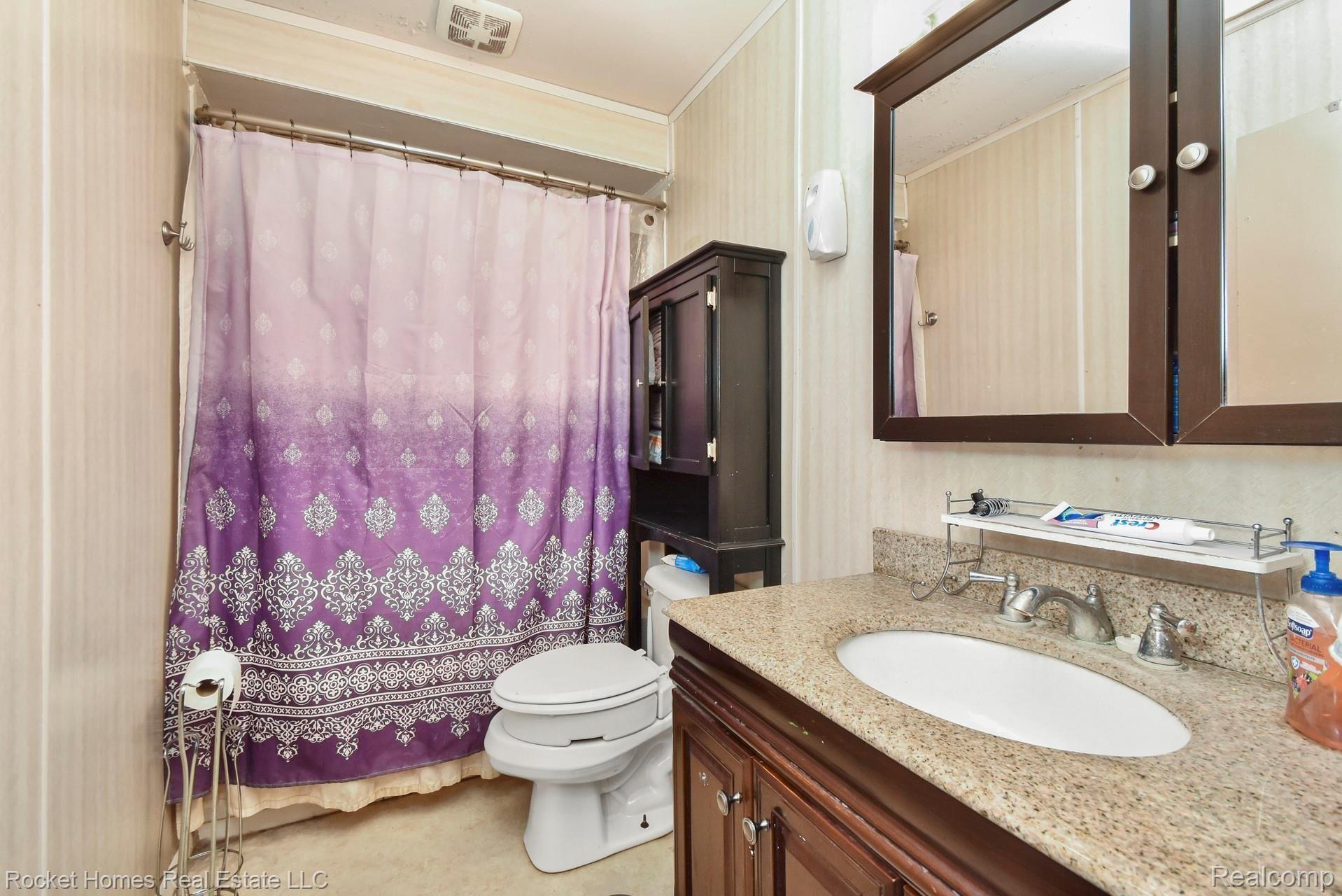 8561 Andersonville Road Clarkston, MI 48346 - Photo 19 of 34 018-photo-bathroom-8286505.jpg