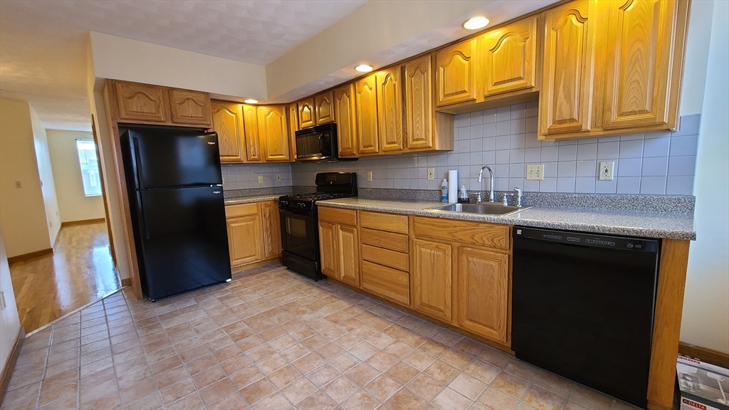 414 Hanover Street, Unit 5 Boston, MA 02113 - Photo 3 of 21