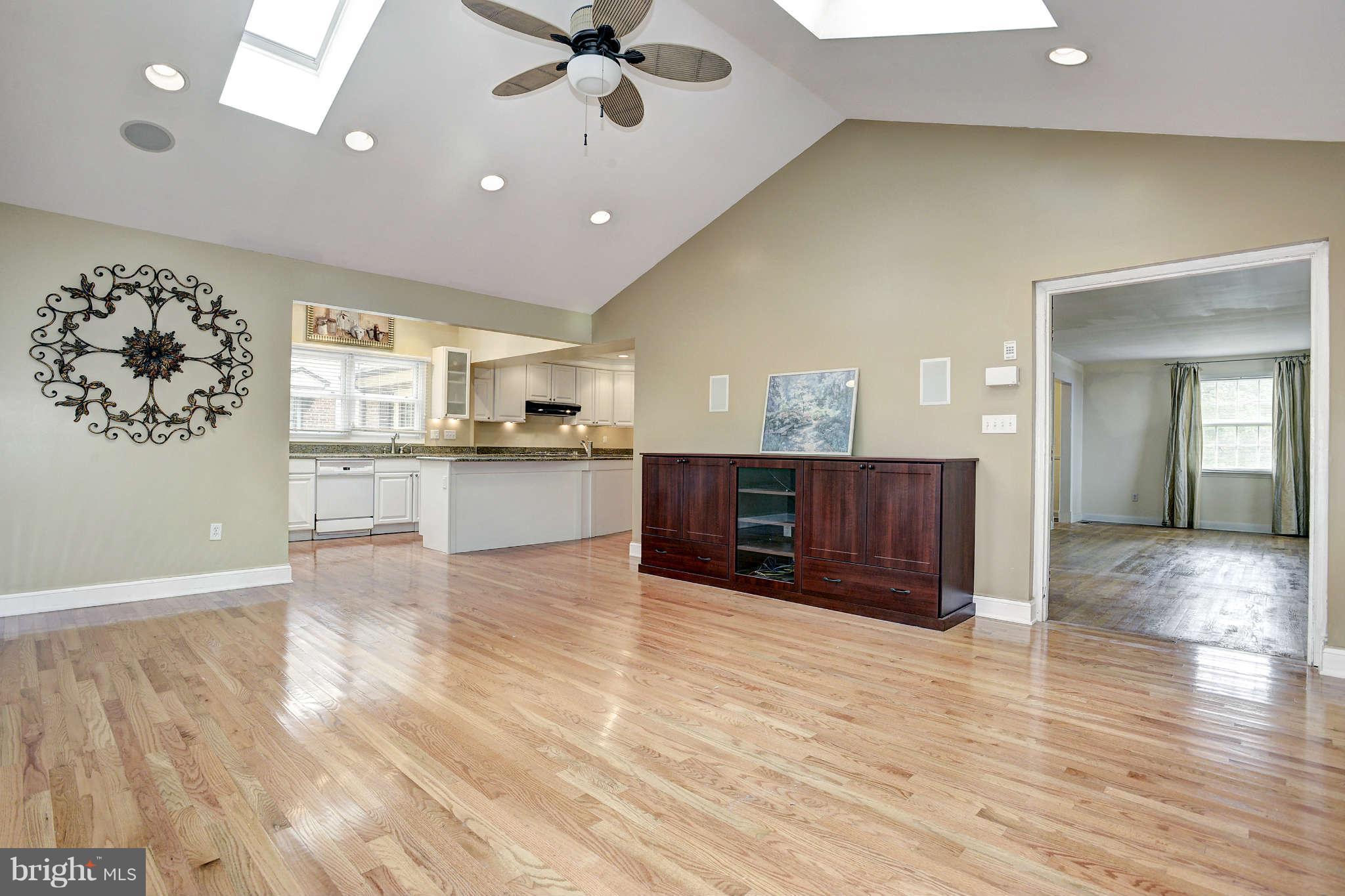 7014 Queen Anne Road Baltimore, MD 21207 - Photo 11 of 27 Family Room