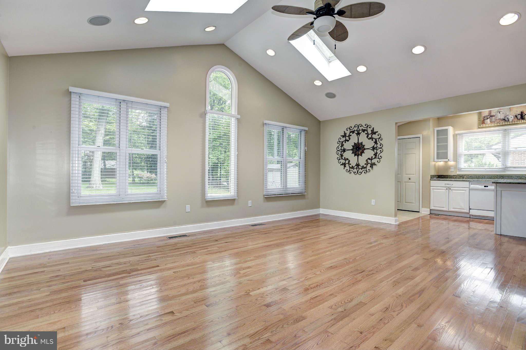 7014 Queen Anne Road Baltimore, MD 21207 - Photo 12 of 27 Family Room