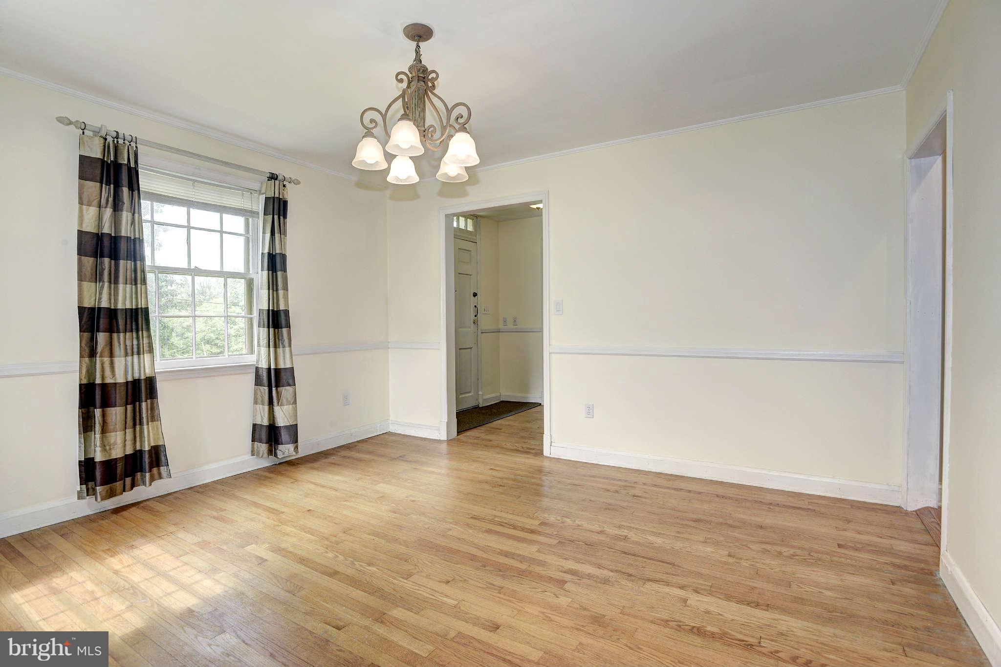7014 Queen Anne Road Baltimore, MD 21207 - Photo 13 of 27 Dining Room