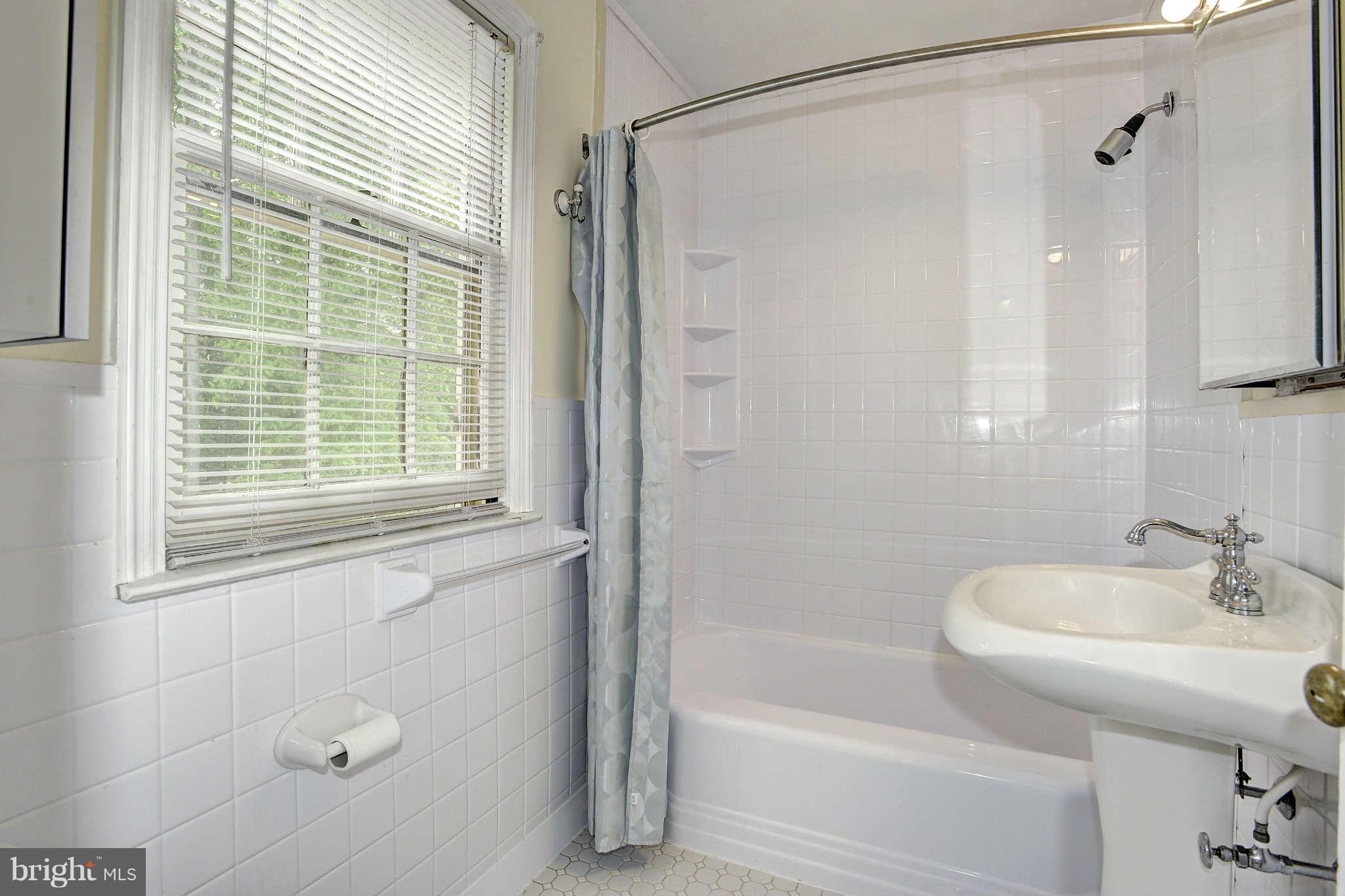 7014 Queen Anne Road Baltimore, MD 21207 - Photo 19 of 27 Full Bath