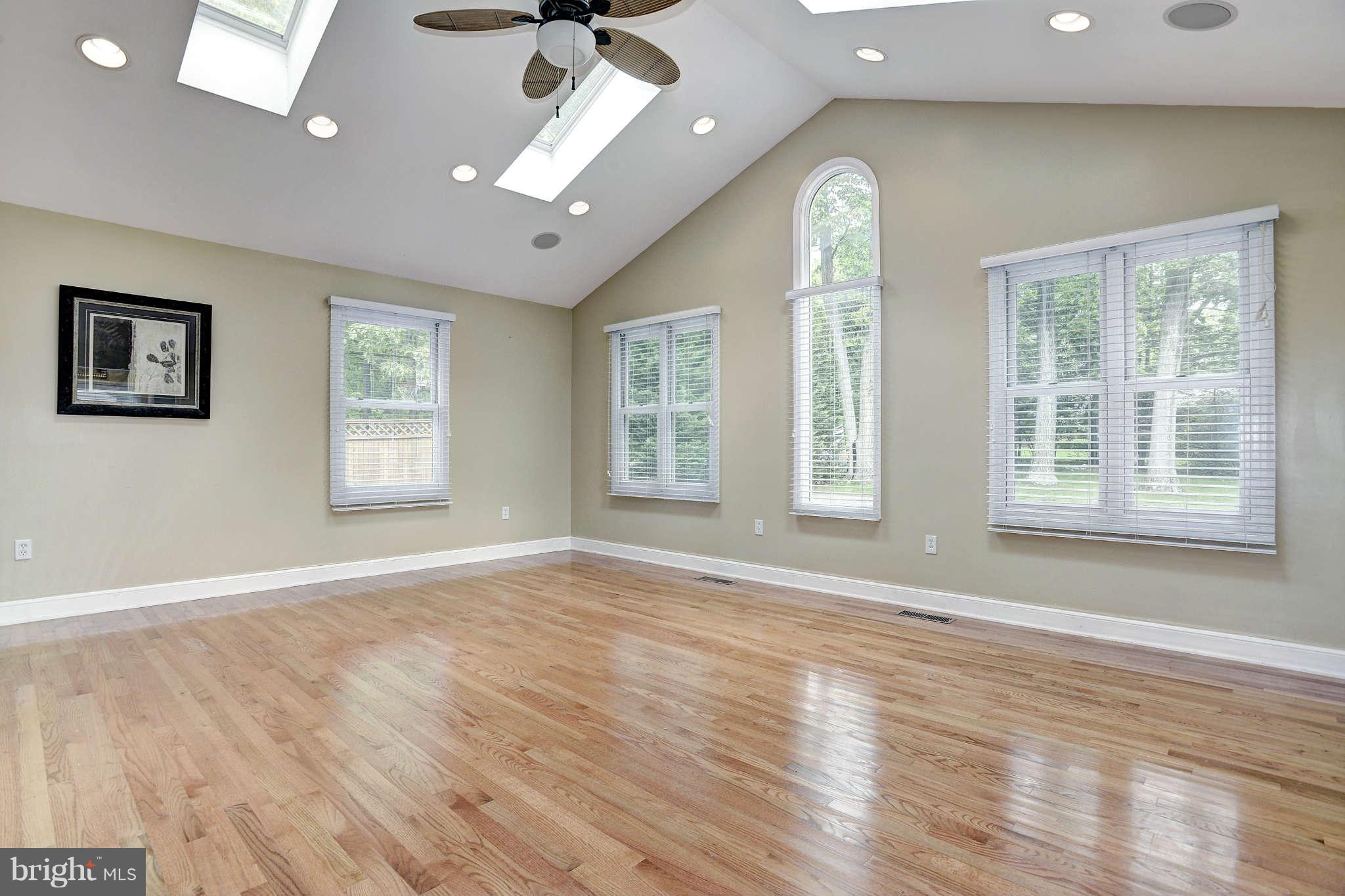 7014 Queen Anne Road Baltimore, MD 21207 - Photo 9 of 27 Family Room
