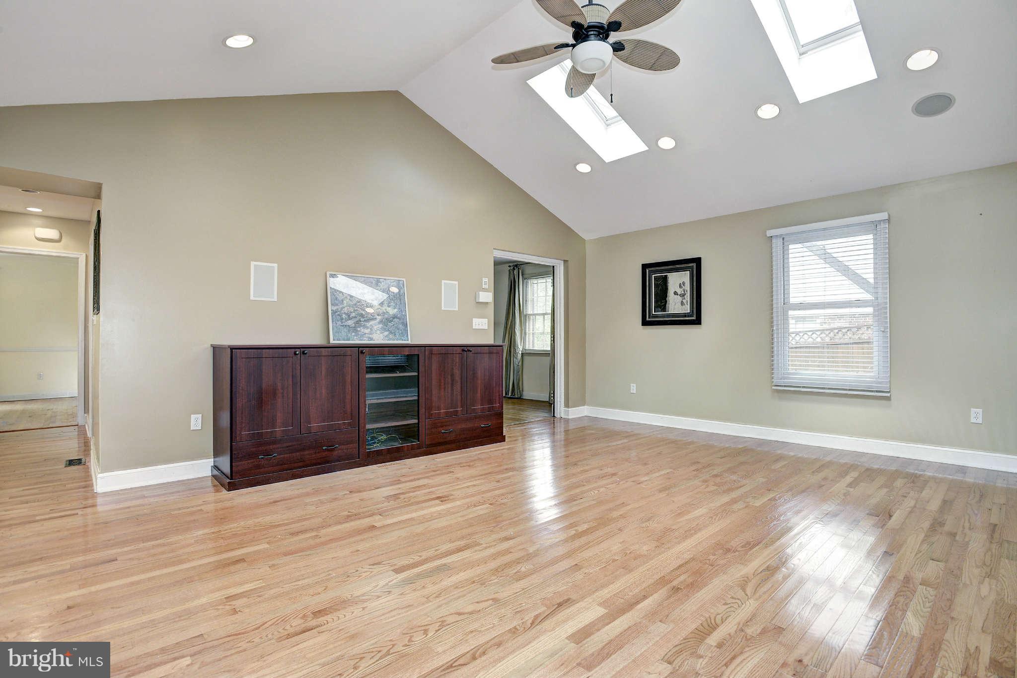 7014 Queen Anne Road Baltimore, MD 21207 - Photo 10 of 27 Family Room