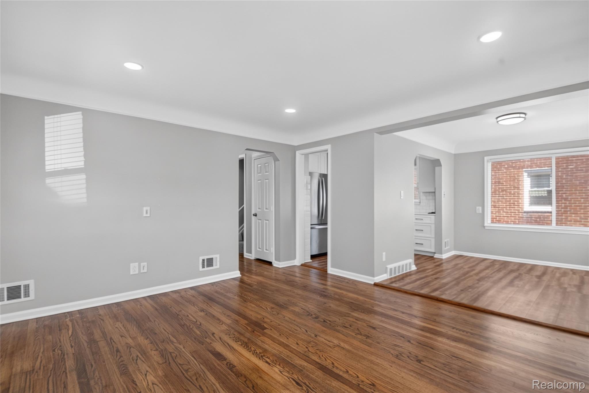 12972 Callender Street Southgate, MI 48195 - Photo 10 of 40 12972-Callender-St-Windowstill 11.jpg