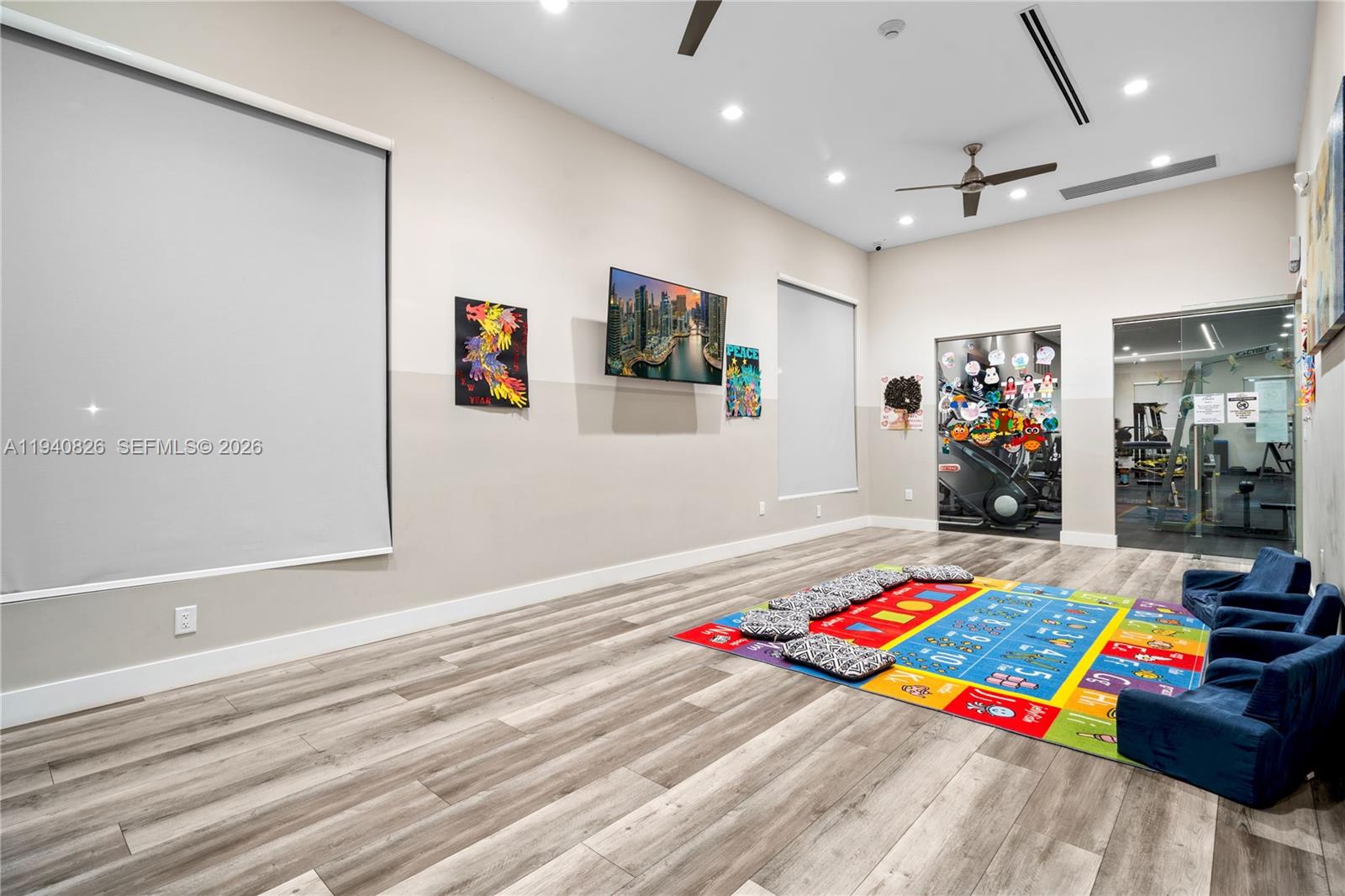 625 Southeast 30th Terrace Homestead, FL 33033 - Photo 50 of 71 a room with furniture and gym equipment