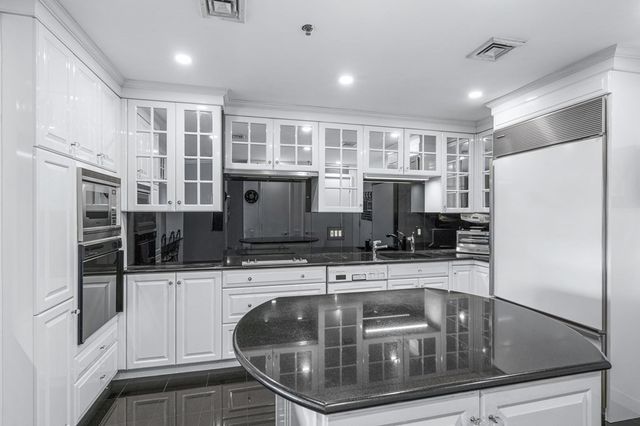 $4,050,000 | 40 Burroughs Wharf, Unit 307308, Boston, MA 02109