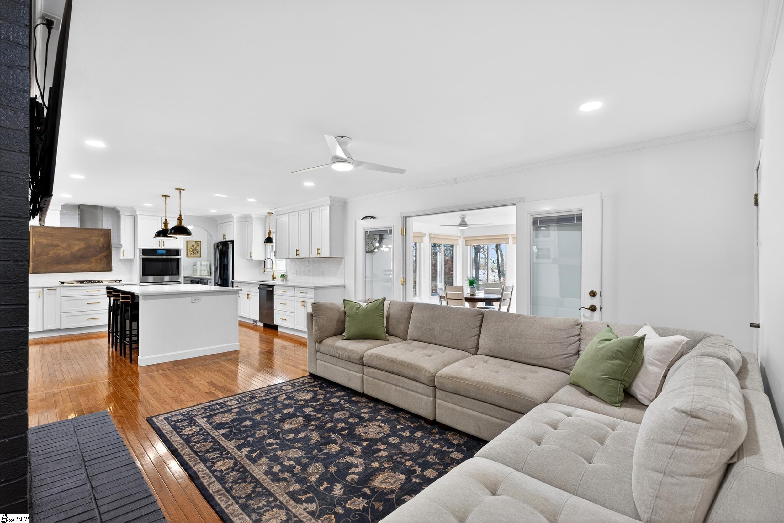 113 Holly Road Taylors, SC 29687 - Photo 2 of 50