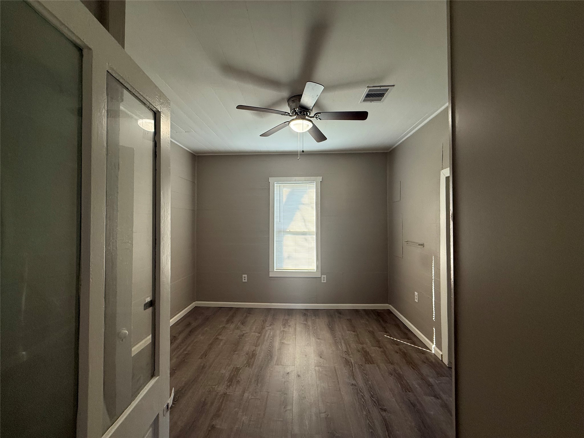 10534 Hufsmith Road Tomball, TX 77375 - Photo 19 of 34 a view of empty room with wooden floor and fan