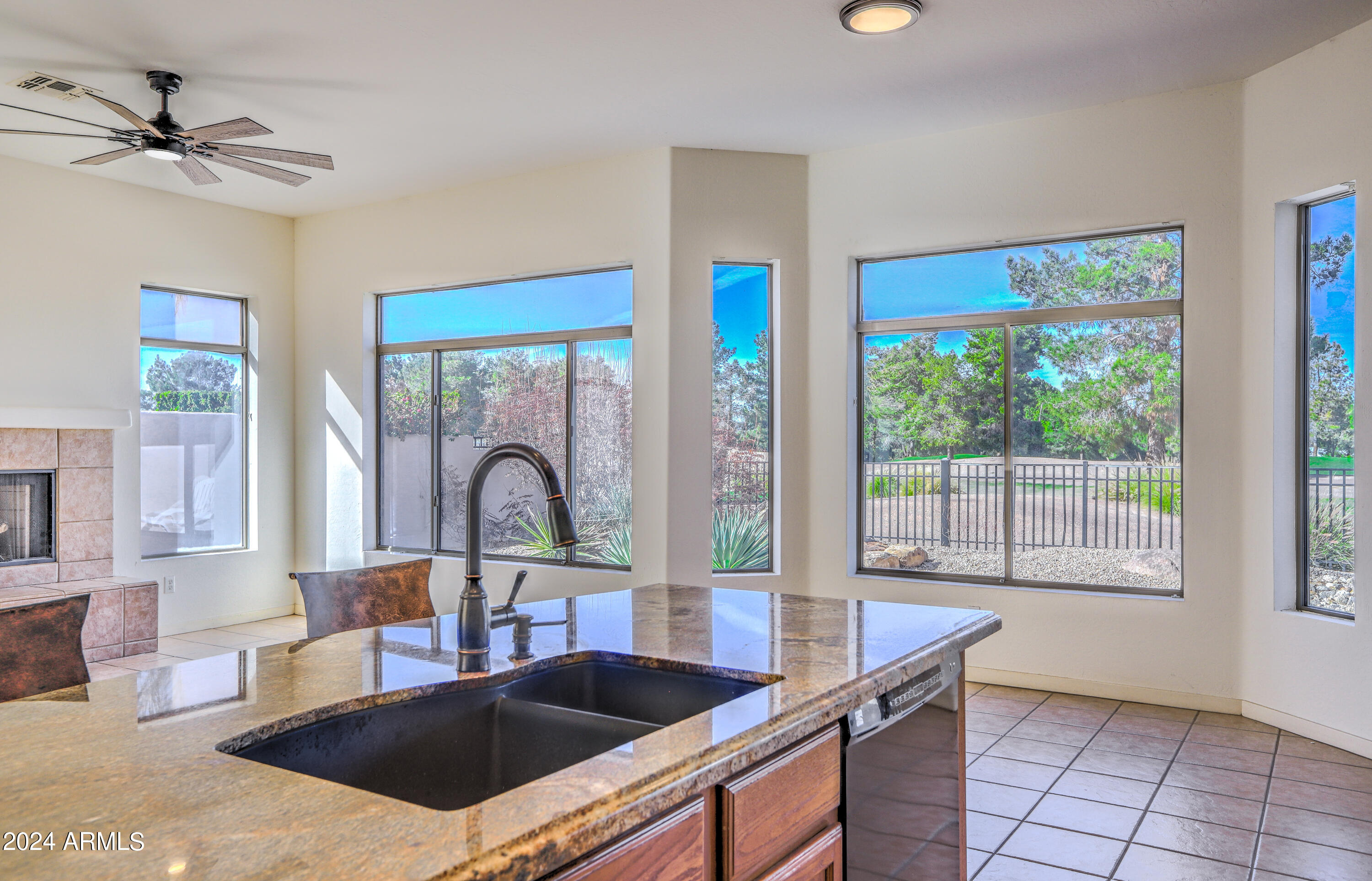 3902 East Carson Road Phoenix, AZ 85042 - Photo 8 of 37 CARSON ST-18