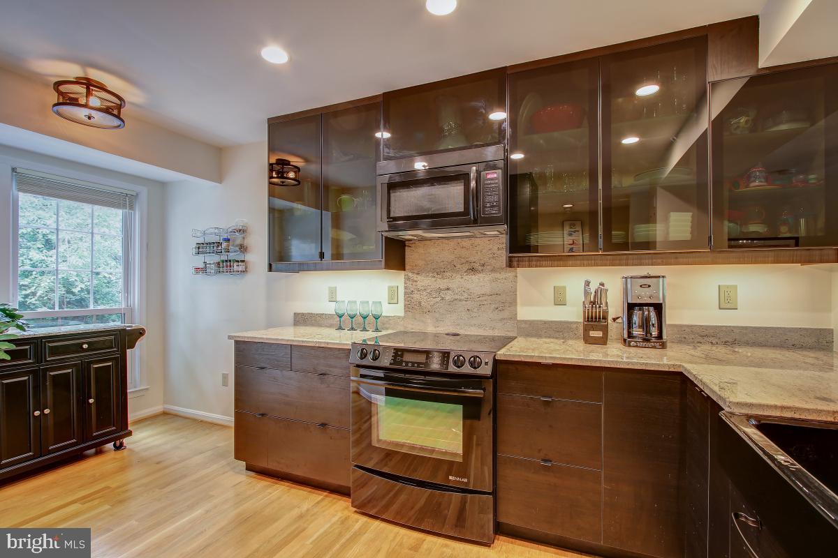 2039 Lyttonsville Road Silver Spring, MD 20910 - Photo 4 of 38